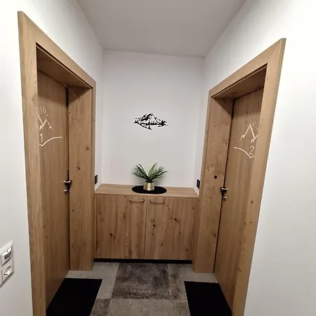 Almhaus Hochenwarter ゾンネンアルペ・ナスフェルト