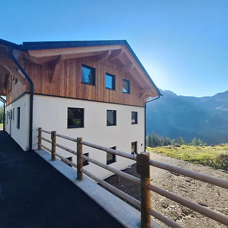 Almhaus Hochenwarter Sonnenalpe Nassfeld